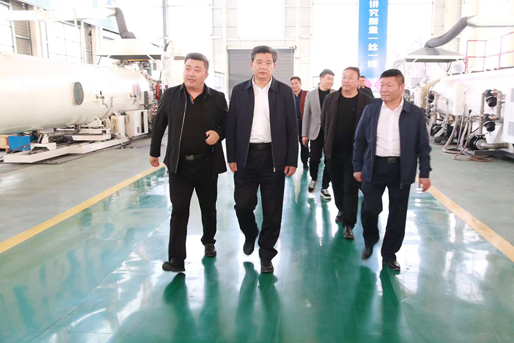市水利局黨組書記、局長曹濤及局機(jī)關(guān)領(lǐng)導(dǎo)同志等一行蒞臨豪家集團(tuán)調(diào)研指導(dǎo)1