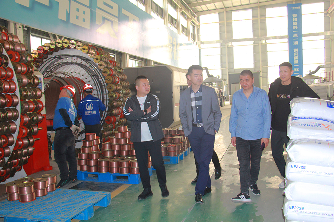 宜賓周總、巴中張總、南充康總一行人蒞臨豪家管業(yè)參觀